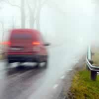Как вести машину в туман